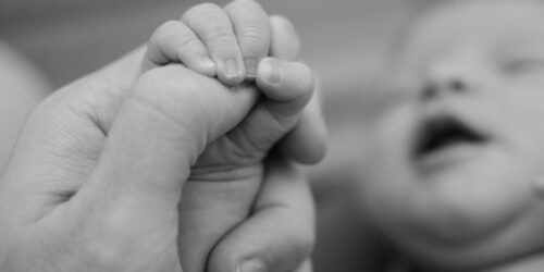 Bebé de cinco meses muere por falta de atención médica: los papás siguieron consejos de un curandero