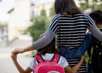 ¿Tengo que avisar que estoy embarazada en la escuela de mi hijo?