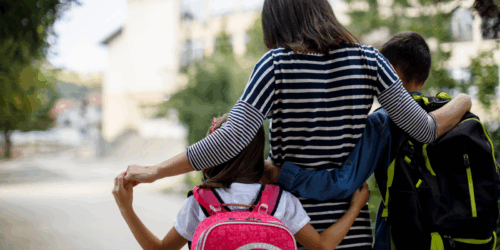 ¿Tengo que avisar que estoy embarazada en la escuela de mi hijo?