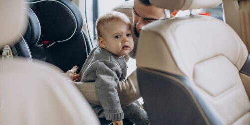 Hábitos para evitar golpes de calor en tu bebé dentro de un coche