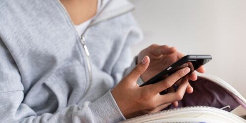 ¡Un estado más sin celulares en las escuelas! Texas se suma a la iniciativa