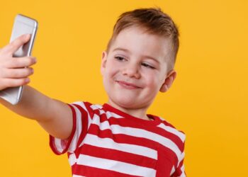 La huella digital de tu hijo: qué es y cómo evitar que crezca sin control