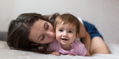 Los pequeños logros invisibles que hacen grande tu maternidad