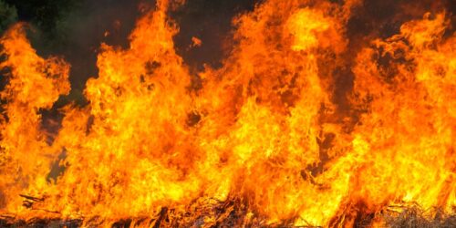 Niño murió en incendio por puerta cerrada en Bolivia