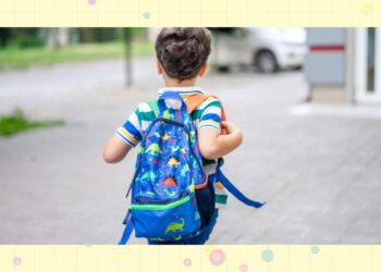 ¿Cómo deben cargar su mochila los niños?