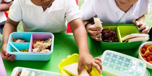 ¿Por qué debes incluir alimentos crujientes en el lunch?