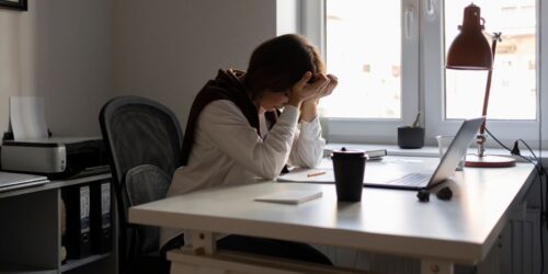 El costo invisible de la depresión posparto en la carrera profesional