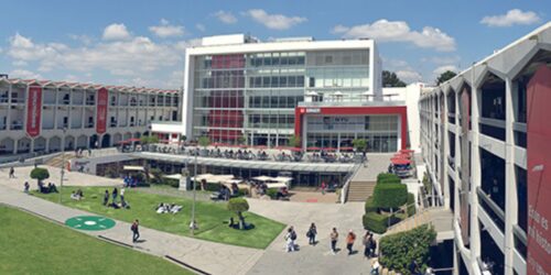 Encuentran restos de bebé en baño de universidad de Puebla