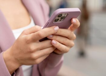 Apps que debes tener en tu celular si eres mamá y además trabajas