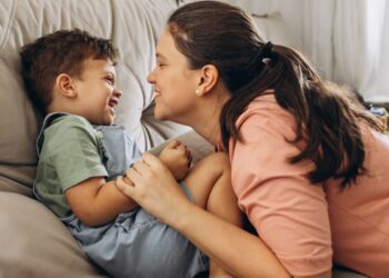 Cómo acompañar a tus hijos en el manejo de emociones difíciles