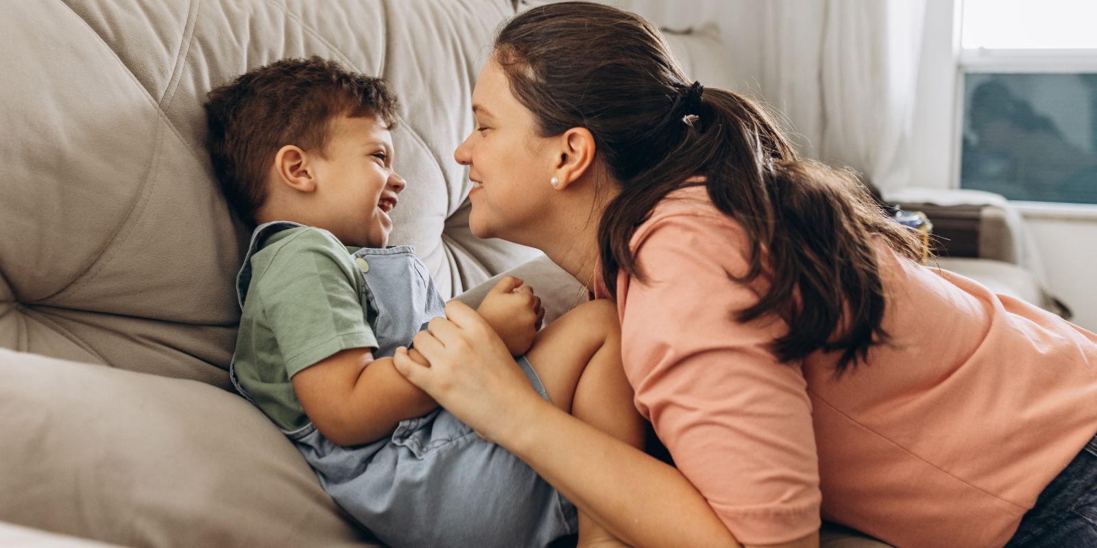 Cómo acompañar a tus hijos en el manejo de emociones difíciles