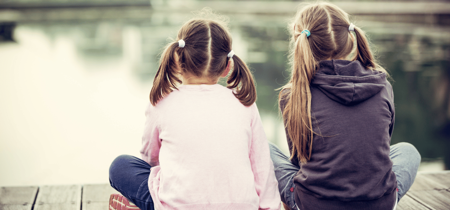 Padres dejan a sus dos hijas solas para irse de viaje