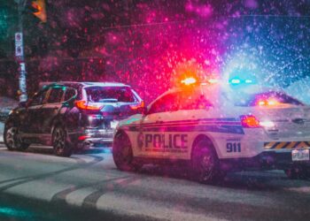 Niño agarra un arma y mata a su amigo accidentalmente