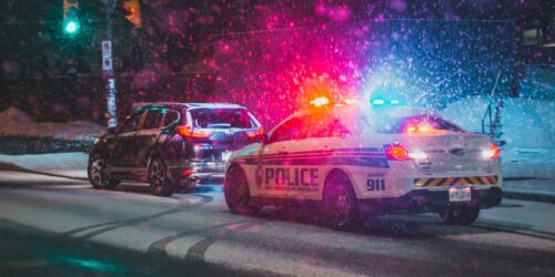 Niño agarra un arma y mata a su amigo accidentalmente