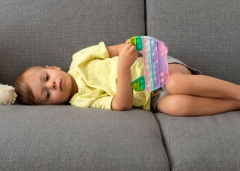 Estreñimiento infantil en vacaciones: por qué pasa y cómo ayudar