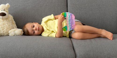 Estreñimiento infantil en vacaciones: por qué pasa y cómo ayudar