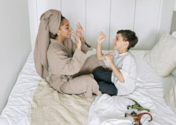 Por qué tu hijo busca más a mamá (y no es porque tenga favoritos)