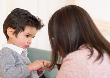 Palabras que sí ayudan cuando tu hijo está enojado (y las que empeoran todo)