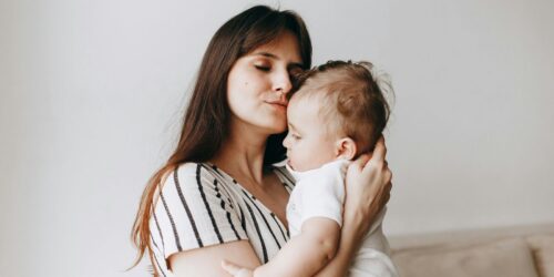 Cómo fortalecer la conexión cuerpo–mente durante la maternidad