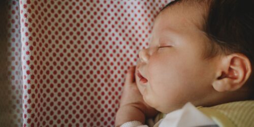 Razones por las que tu bebé se sigue despertando en la noche