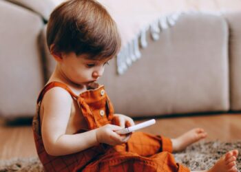 Tu hijo no te ignora: su cerebro literalmente no puede hacer eso todavía