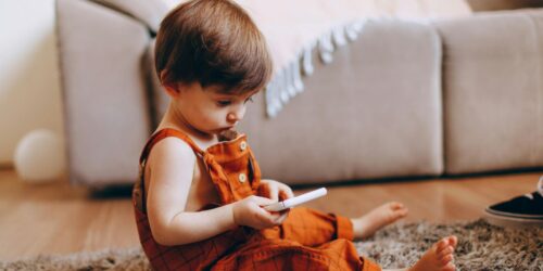 Tu hijo no te ignora: su cerebro literalmente no puede hacer eso todavía