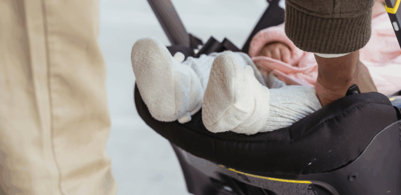 La realidad de salir sola con tu bebé