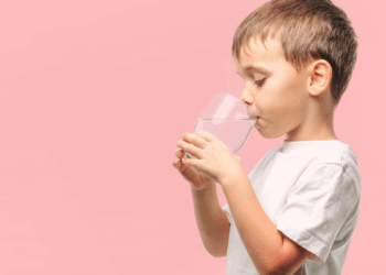 Deshidratación infantil: señales que no debes ignorar estas vacaciones