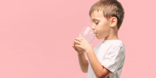 Deshidratación infantil: señales que no debes ignorar estas vacaciones