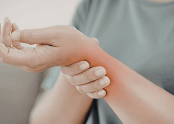 Tendinitis en mamás primerizas: por qué aparece y cómo aliviarla
