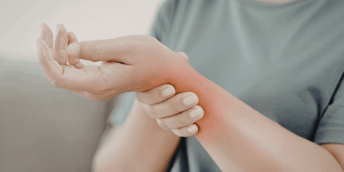 Tendinitis en mamás primerizas: por qué aparece y cómo aliviarla