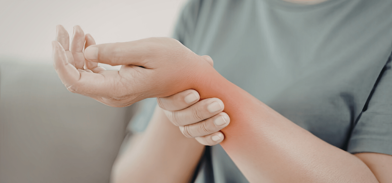 Tendinitis en mamás primerizas: por qué aparece y cómo aliviarla