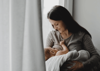 ¿Es seguro vacunarse contra el sarampión si estás lactando?