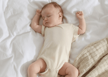 ¿Tu bebé puede usar almohada? Esto es lo que debes saber 