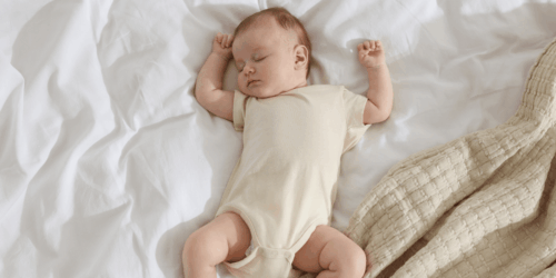 ¿Tu bebé puede usar almohada? Esto es lo que debes saber 