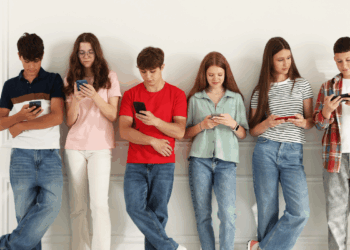 ¿Sirve prohibir el celular en la escuela? Esto pasó en Países Bajos