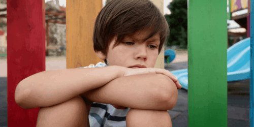 «Nadie quiere jugar conmigo»: Cómo acompañar a tu crío cuando se siente excluido
