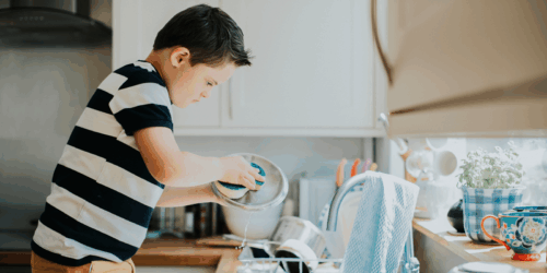Autonomía infantil: ¿Por qué ayudar a tu hijo le está quitando poder?