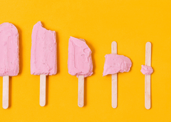 Paletas de leche materna: El mejor hack para refrescar a tu bebé