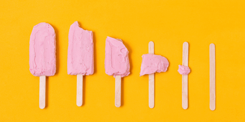 Paletas de leche materna: El mejor hack para refrescar a tu bebé
