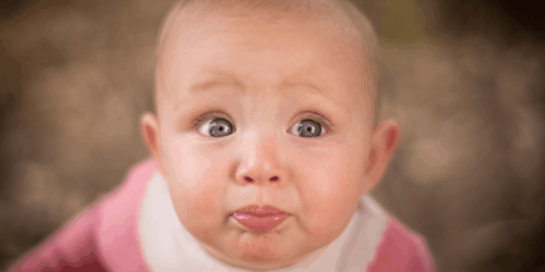 ¿Tu bebé ya te “engaña”? Esto dice la ciencia sobre sus primeras mentiras 