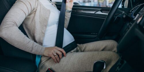 ¿Estás embarazada y te la vives horas en el coche? Esto te interesa