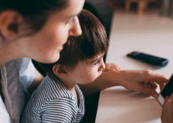 Phubbing: El impacto que tiene en el desarrollo de tu hijo
