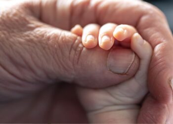 Menos nacimientos y más adultos mayores: así está cambiando México