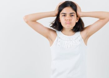 ¿Tu hijo huele mal? Cómo hablar del tema sin traumarlo