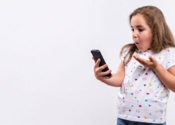 Reino Unido prohibirá redes sociales a menores de 16 años
