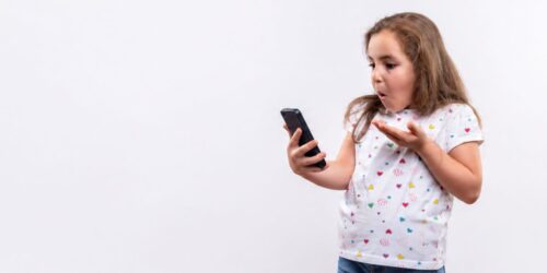 Reino Unido prohibirá redes sociales a menores de 16 años