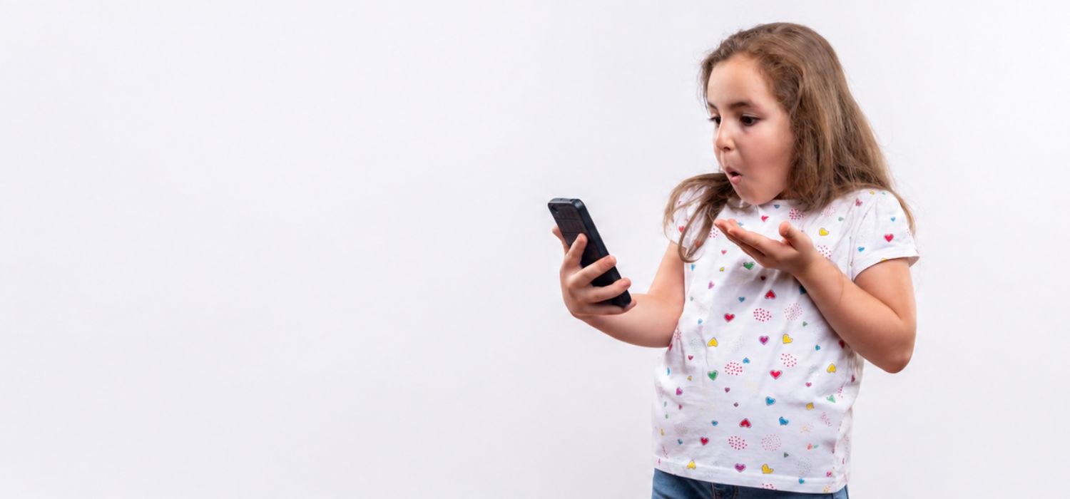 Reino Unido prohibirá redes sociales a menores de 16 años