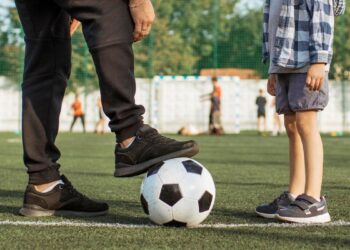 ¿Ayudas o presionas? Lo que ocurre cuando gritas a tu hijo en el deporte