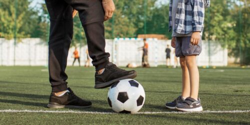 ¿Ayudas o presionas? Lo que ocurre cuando gritas a tu hijo en el deporte